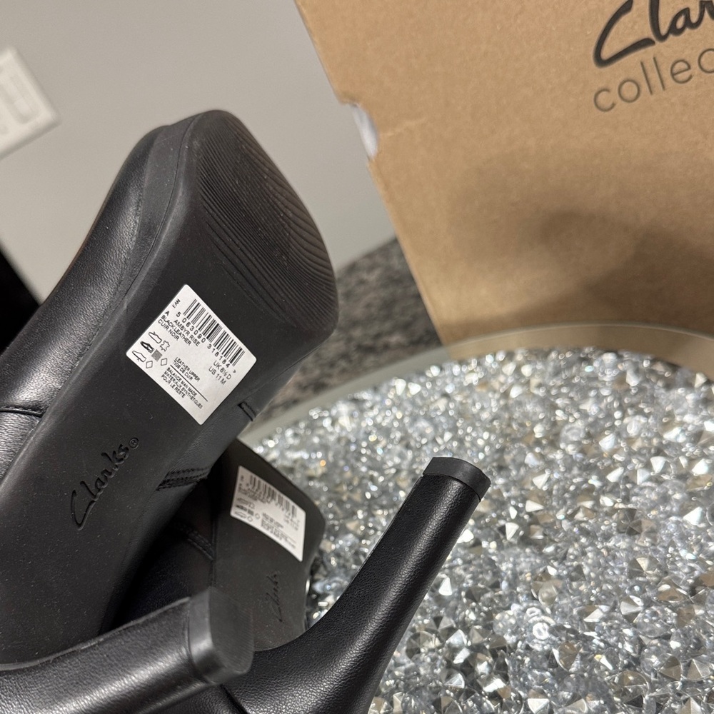 Clarks Amber rise Black leather Heeled Ankle Boots NEW 11M - Picture 11 of 14